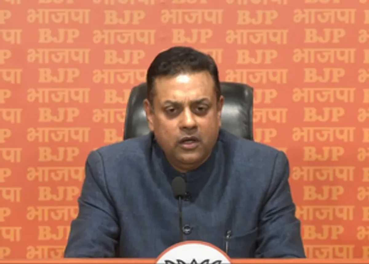 नकली गांधी परिवार हाईजैकर्स थे, कमांडो ने इसे मुक्त कराया : संबित पात्रा का राहुल पर पलटवार नकली गांधी परिवार हाईजैकर्स थे, कमांडो ने इसे मुक्त कराया : संबित पात्रा का राहुल पर पलटवार